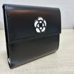 CLATHAS 三つ折り財布 カメリア ブラック ホワイトのサムネイル