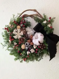 木の実と針葉樹のクリスマスリース　ドライフラワーリース　ドライフラワー　リース