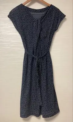 【美品】juriaeドット柄ワンピース 濃紺 フレンチスリーブ Sサイズ