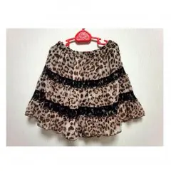 ヒョウ柄のスカート