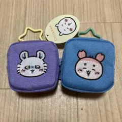 ちいかわカラビナつき刺繍スクエアミニポーチ ももんが ＆カニちゃん古本屋
