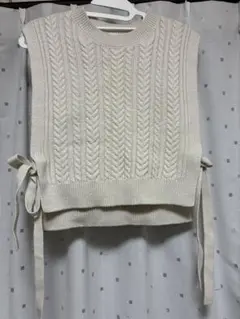 アイボリー ケーブルニットベスト S