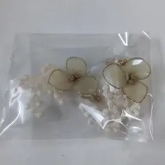 フェリシモ 耳もと軽やかにお花が咲くイヤリング【未使用・長期保管】のサムネイル