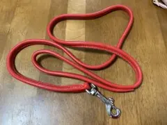 赤い皮革リードとても柔らかい