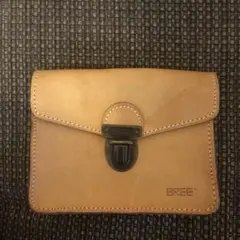 BREE フラップポーチ　ボディバック　レザーのサムネイル