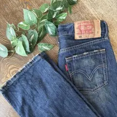 Levis 501色落ち◎ ヒゲ　ハチノス　ストレートデニムボタン フライ 古着のサムネイル