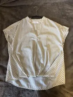 BEAUTY&YOUTH ホワイトストライプ Vネック 半袖シャツ