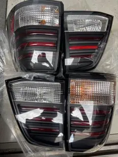 ランクル200前期 カスタムテールライト 4個セット クリア/レッド/オレンジ ランクル200前期 カスタムテールライト 4個セット クリア/レッド