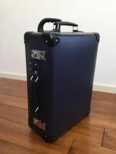 【車輪に難あり】グローブトロッター　スモールキャリーオン　ネイビーxブラック オリジナル キャリーオン ネイビー | グローブ・トロッター