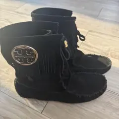 フリンジ付きブラックムートンブーツ