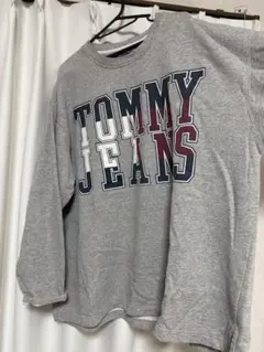 TOMMY JEANS スウェット グレー Lサイズのサムネイル