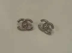 CHANEL ロゴスタッドピアス
