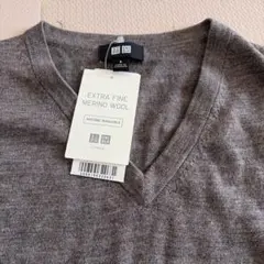 未使用タグ付き　UNIQLO Vネック　セーター　Sサイズ　ブラウン