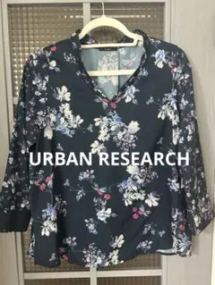値下げ中！URBAN RESEARCH花柄ネイビーVネックチュニック 7分袖