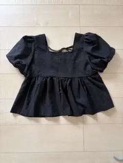 ブラック パフスリーブ トップス 半袖 ペプラム