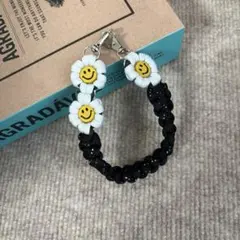 【再販】パラコード　ハンドスマホストラップ　☺︎ニコちゃん☺︎ お花　ハンドメイド