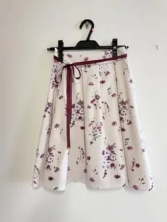 シェリエットバイプライムパターン　フラワー　膝丈　フレアスカートのサムネイル