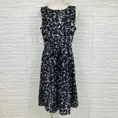 Lui Chantant モノトーンリーフ柄 リボン ノースリーブワンピース