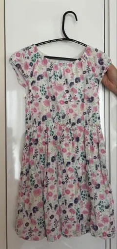 花柄ノースリーブワンピース