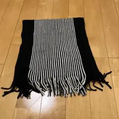 黒と白のストライプ ニットマフラー