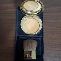 Dior ハイライトパウダー ゴールド系