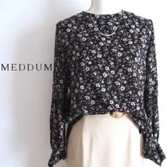 MEDDUM ブラウス 美品 L相当 ブラック 花柄 レディースのサムネイル