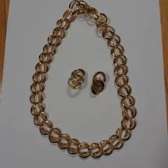 ネックレスとイヤリング