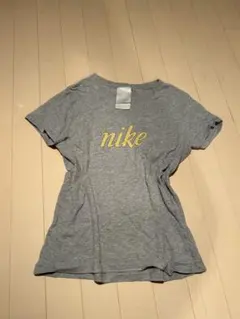 Nike グレー半袖Tシャツ ショート丈 ピチT