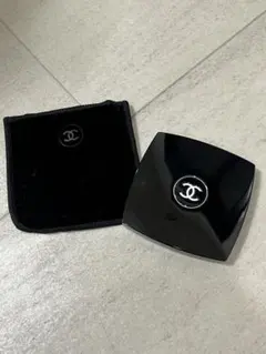 CHANEL ロゴ入り コンパクトミラーのサムネイル