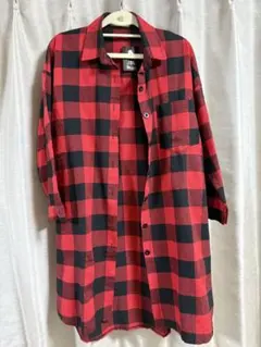 赤と黒のチェック柄 長袖シャツ