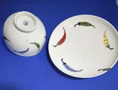 有田焼　B級品　唐辛子模様茶碗と皿キズありのサムネイル