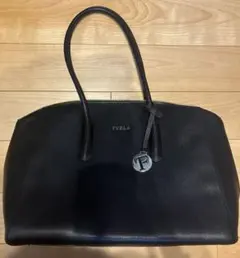 フルラ　A4収納 トートバッグ ビジネスバッグ レザー 黒