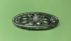 シルバーの帯留めあるいはブローチ パールとクリスタル付き