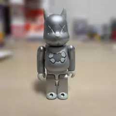 KAWS ベアブリック 100%フィギュア
