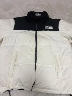 FIRST DOWN ダウンジャケット ホワイト/ブラック リバーシブル