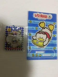 サンリオ　フレークシール風チャーム　いちご新聞　アクスタ　ペックル　2点セット