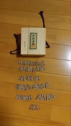 大棋特製 本黄楊特上彫 一平作 錦旗書 将棋駒 木箱付 M R8755 - メルカリ