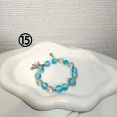 青いビーズ 蝶のチャーム ブレスレット