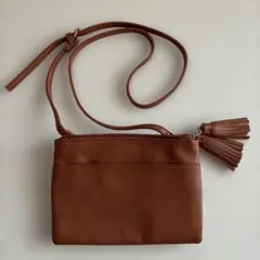 forever21ショルダーバッグ タッセル付き ベージュ ブラウン