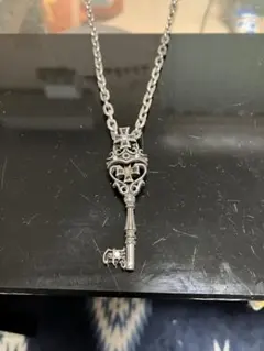 ハート型の鍵ネックレス