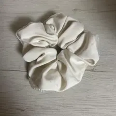 シュシュ ホワイト パール付き