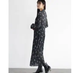 ヤマダヤ　RADIATE ボタニカルフラワープリントワンピース ネイビー