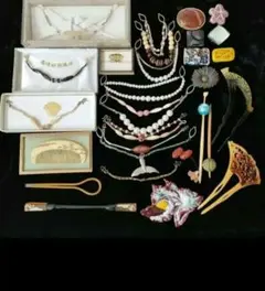 本鼈甲 珊瑚 瑪瑙 トンボ玉 櫛 簪 羽織紐 帯留 31点