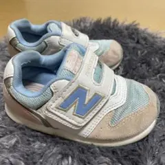 ニューバランス　スニーカー