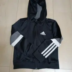 アディダス　パーカー　上着　110　黒　　中古品