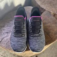SKECHERS ブラック/ピンク スニーカー