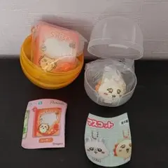 ちいかわシーサー　ミニコレクトブックキーホルダーとリップキャップマスコット