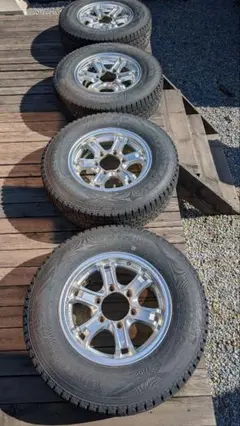 ハイエース タイヤホイールセット スタッドレス