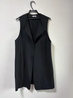 新品未使用　B-THREEのブラックベストジレのサムネイル