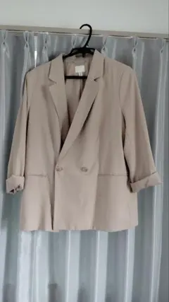 ベージュ ダブルボタン テーラードジャケット